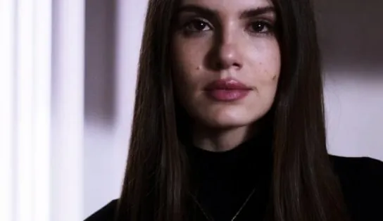 Camila Queiroz é demitida da Globo antes de terminar minissérie e posta indireta: "saúde mental venceu"