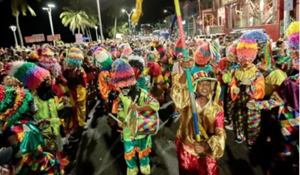 BaVi e desfile dos Palhaços: confira o esquema de transporte público neste sábado
