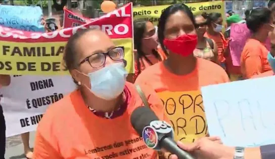 "Ser família não é crime": familiares e amigos de detentos fazem protesto e pedem retorno das visitas às penitenciárias