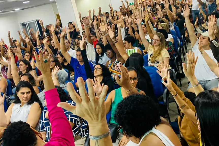 Professores da rede particular da Bahia aprovam nova paralisação; confira