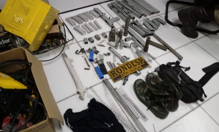 Dois morrem e um é preso após PM “estourar” fábrica de submetralhadoras na Bahia