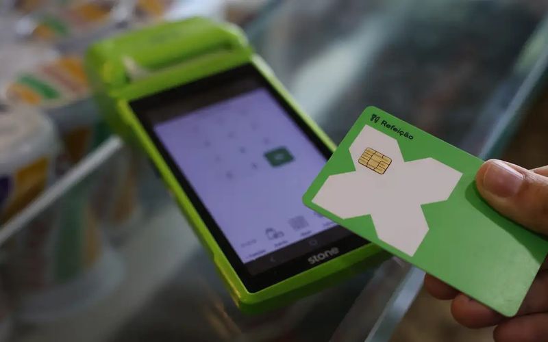 O vale-refei&ccedil;&atilde;o e o vale-alimenta&ccedil;&atilde;o fazem parte do Programa de Alimenta&ccedil;&atilde;o do Trabalhador, criado em 1976 para melhorar a qualidade nutricional dos trabalhadores/Foto: Fernando Fraz&atilde;o/Ag&ecirc;ncia Brasil&nbsp;