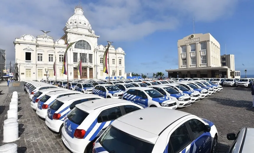 Órgãos municipais de Salvador ganham 350 novos veículos; prefeito fez entrega nesta quinta