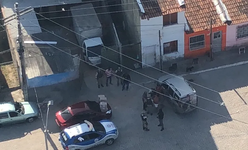 Carga de cosméticos roubados é recuperada em Massaranduba durante operação da PM