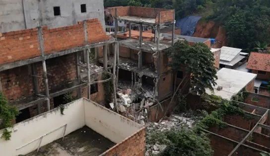Prédio de três andares em construção desaba em Piatã; veja vídeo