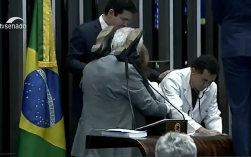 Assista: Otto Alencar "salva" Cid Gomes no plenário do Senado