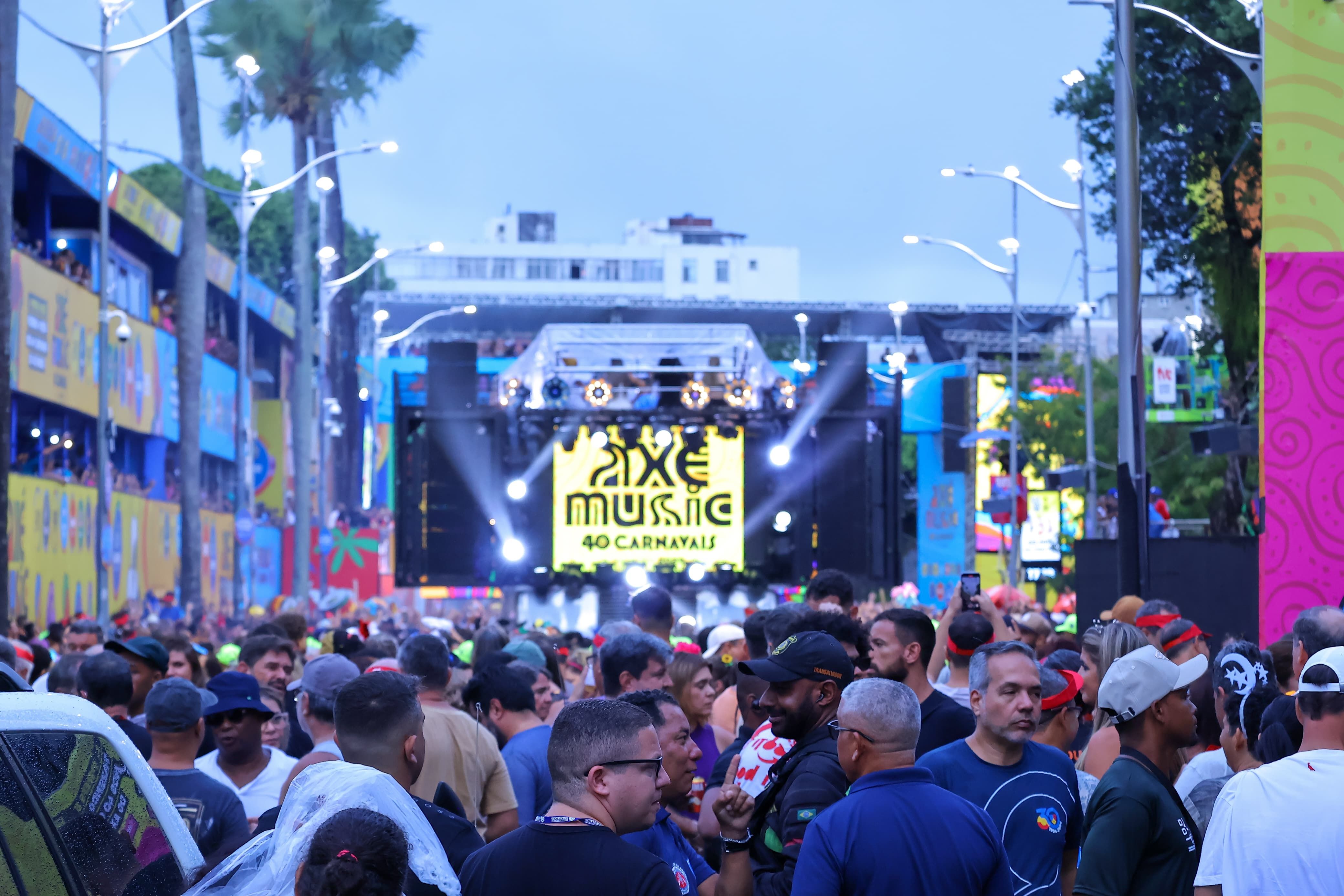 Trio 40 anos de Axé desfilou no Campo Grande nesta quinta-feira. Foto: Rhafael Padilha | Ag. FPontes
