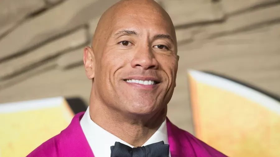 Homem é preso por aplicar golpes usando perfil falso do The Rock