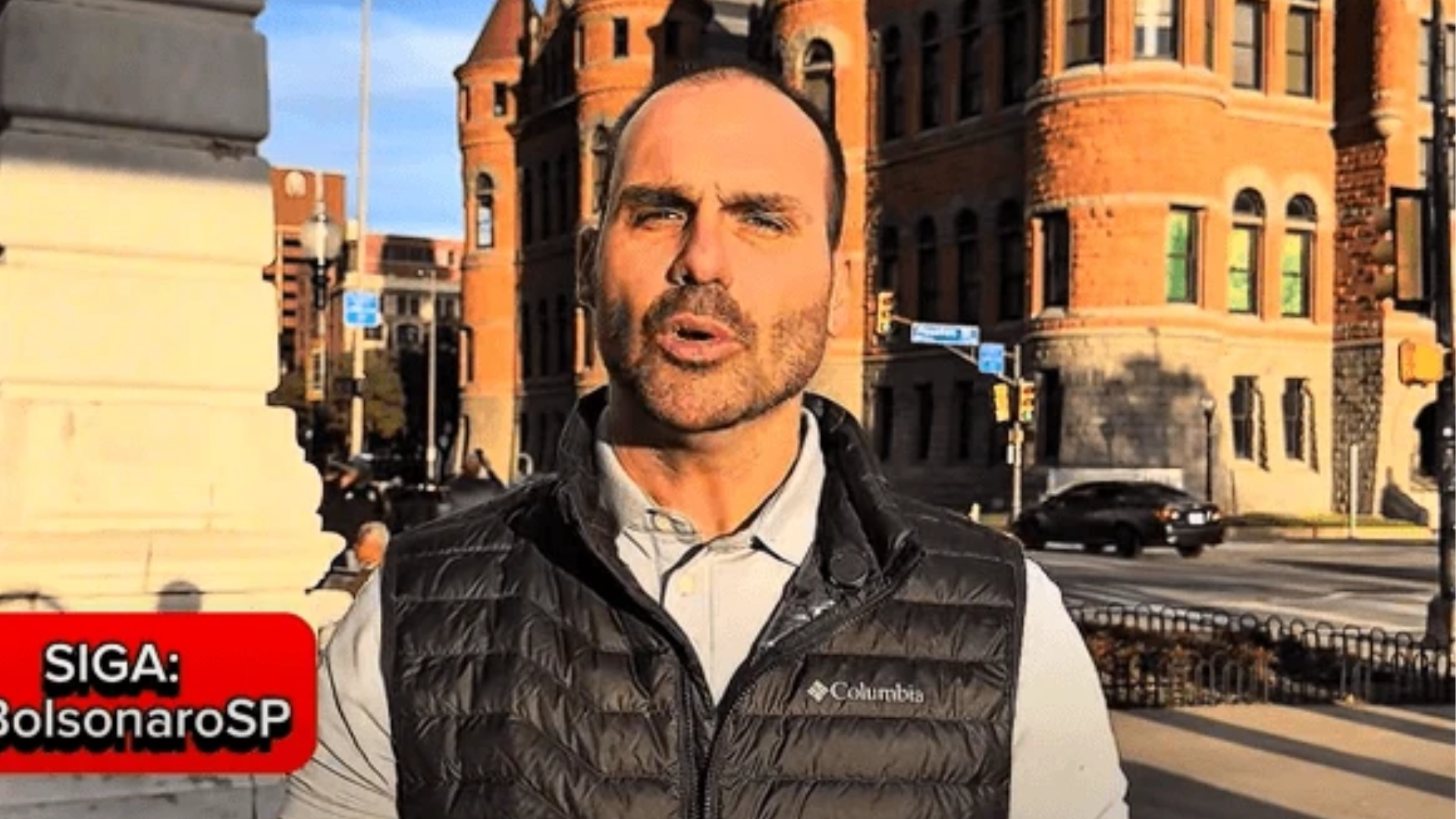 Eduardo Bolsonaro anunciou nesta terça-feira (18), através das redes sociais, que vai se licenciar temporariamente do mandato de deputado federal. Foto: Reprodução| Redes Sociais