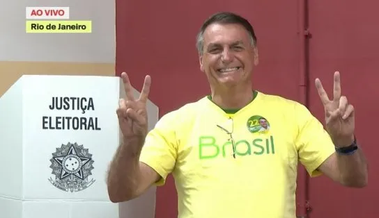 'Expectativa de vitória', diz Bolsonaro ao votar no Rio de Janeiro