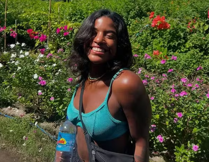 Brasileira que caiu em trilha na Indonésia. Foto: Redes Sociais
