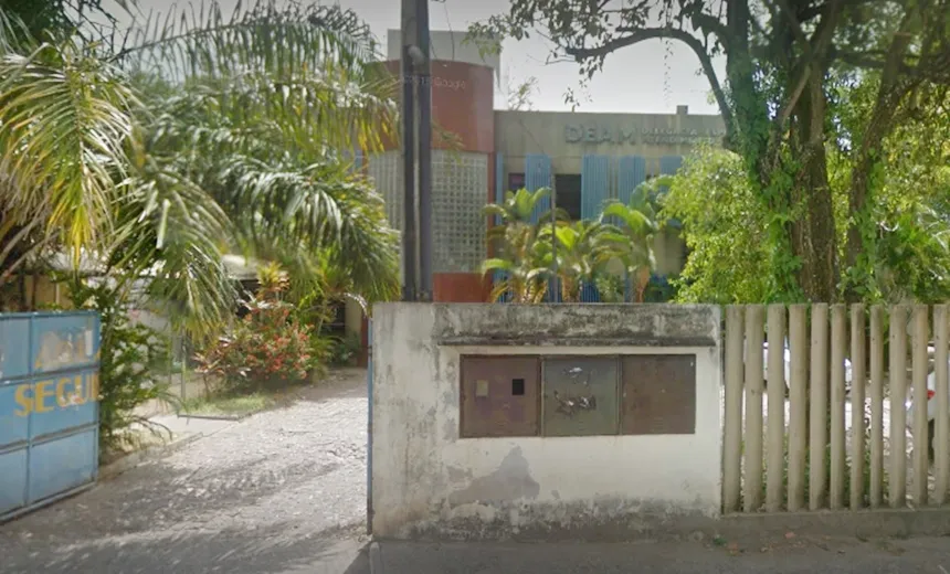 Homens são presos por tentativa de feminicídio e agressão em Salvador