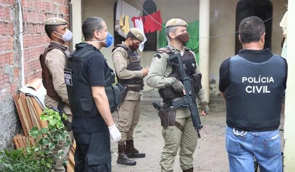 Polícia cumpre 11 mandados de prisão contra suspeitos de envolvimento com mortes ligadas ao tráfico de drogas 