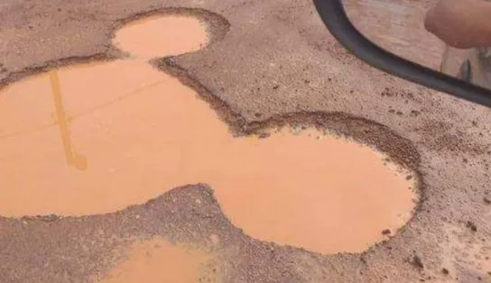 Buraco em formato do Mickey viraliza nas redes sociais; "obrigado, prefeito. Me sinto na Disney", brinca morador
