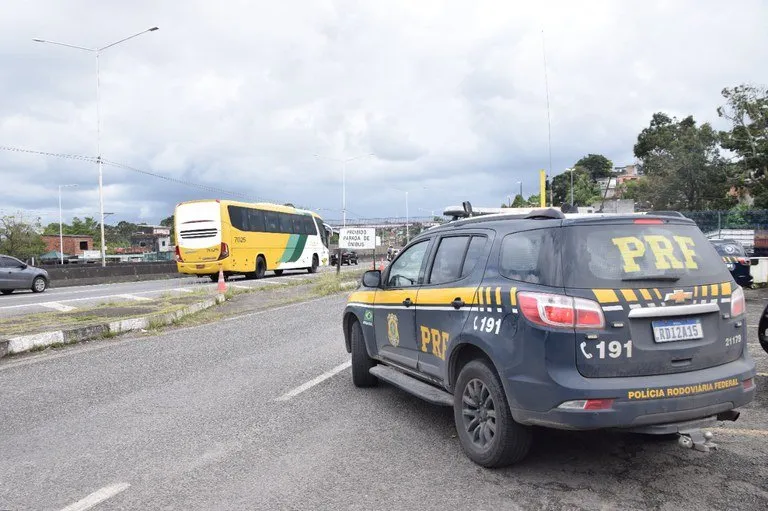 Duas pessoas morreram em um acidente envolvendo uma van no norte da Bahia