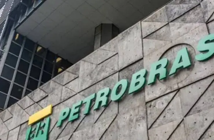 Petrobras anuncia redução de R$ 0,12 na gasolina e aumento de R$ 0,25 no diesel