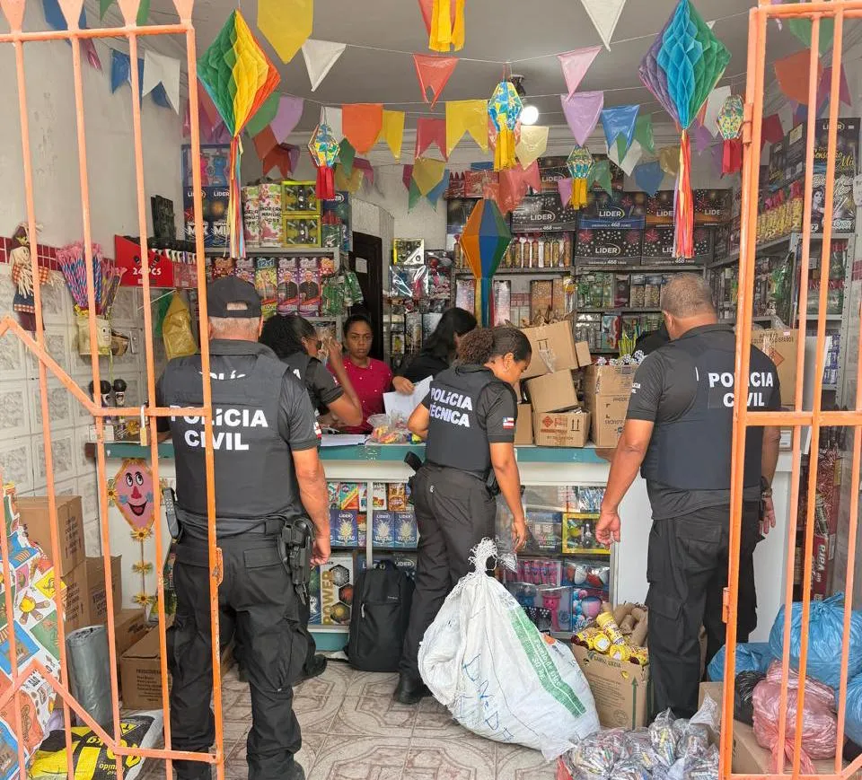 Vídeo: o flagrante dos fogos clandestinos que a polícia descobriu na Bahia