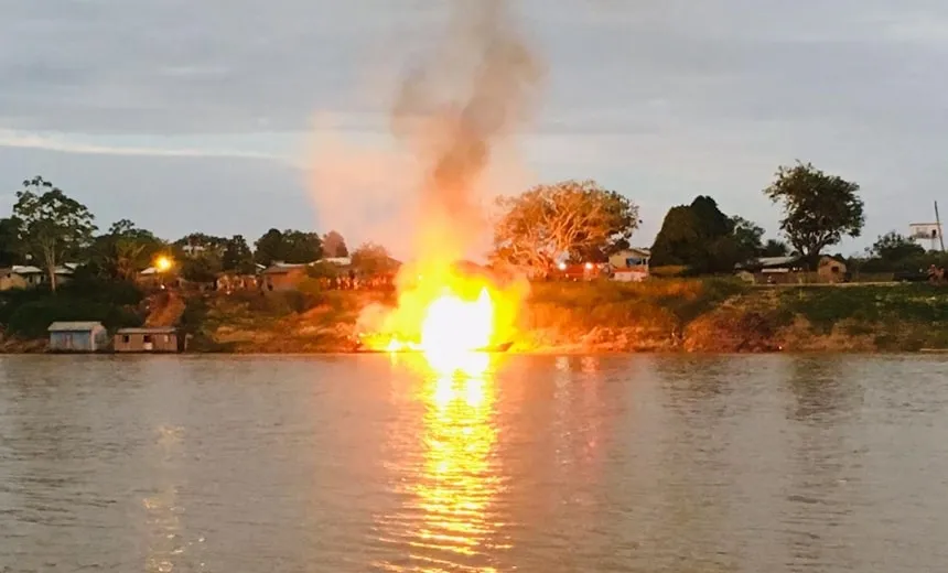 Explosão de barco em rio no Acre deixa 15 feridos em estado grave