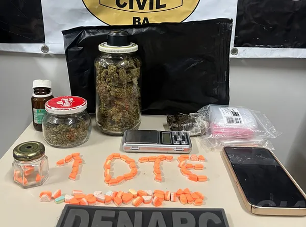 Mulher que portava maconha, ecstasy e haxixe é presa no bairro de Ondina, em Salvador