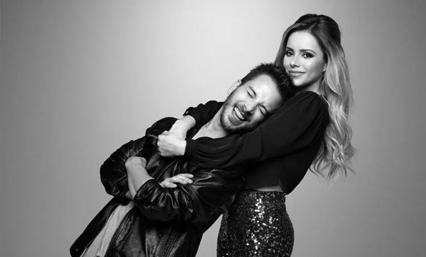 O que você acha? Internautas relacionam músicas de Sandy e Júnior com as de artista internacional