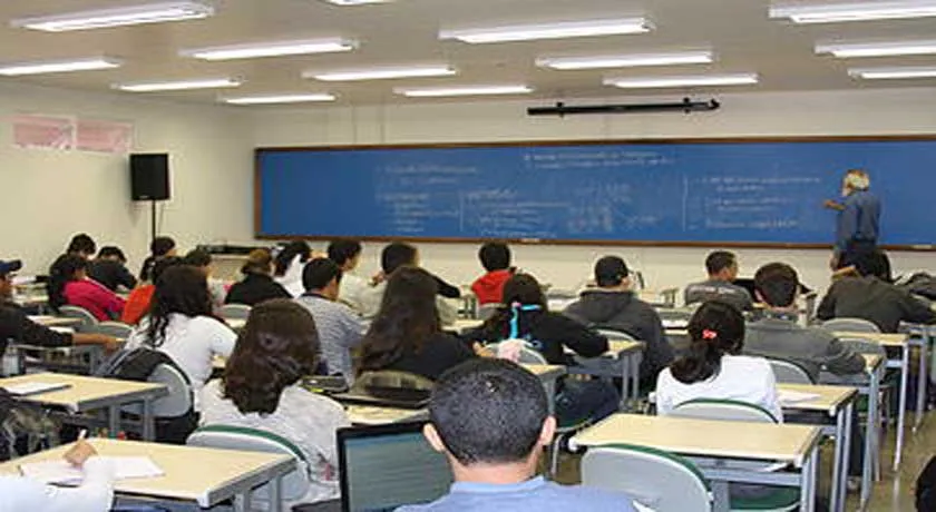 Curso gratuito de pré-vestibular seleciona estudantes de baixa renda em Salvador