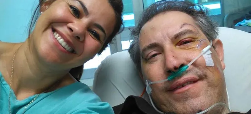 “FORÇA CHAPE”: Jornalista sobrevivente à queda do avião posta foto em rede social