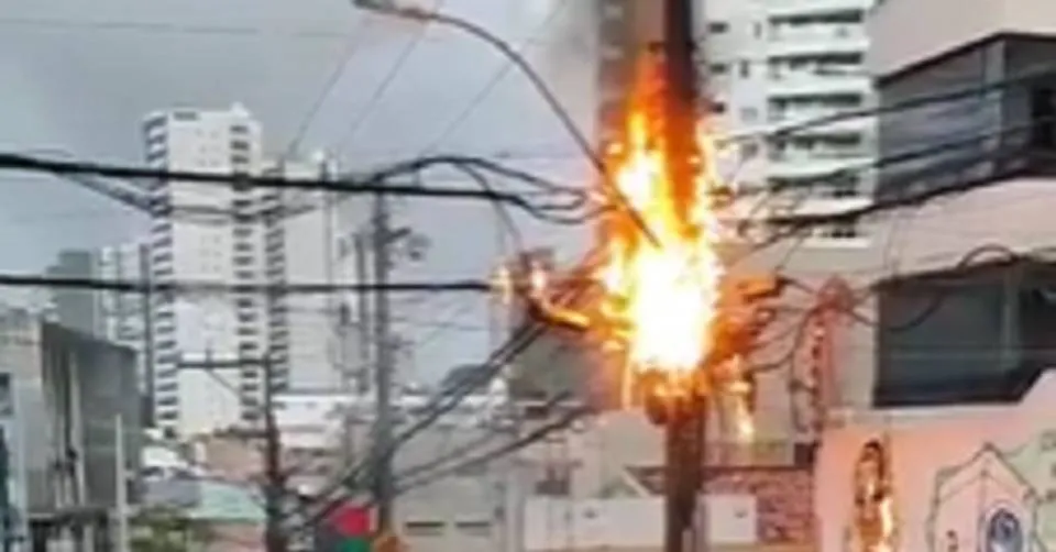 Rede de energia elétrica é atingida por incêndio no bairro de Brotas