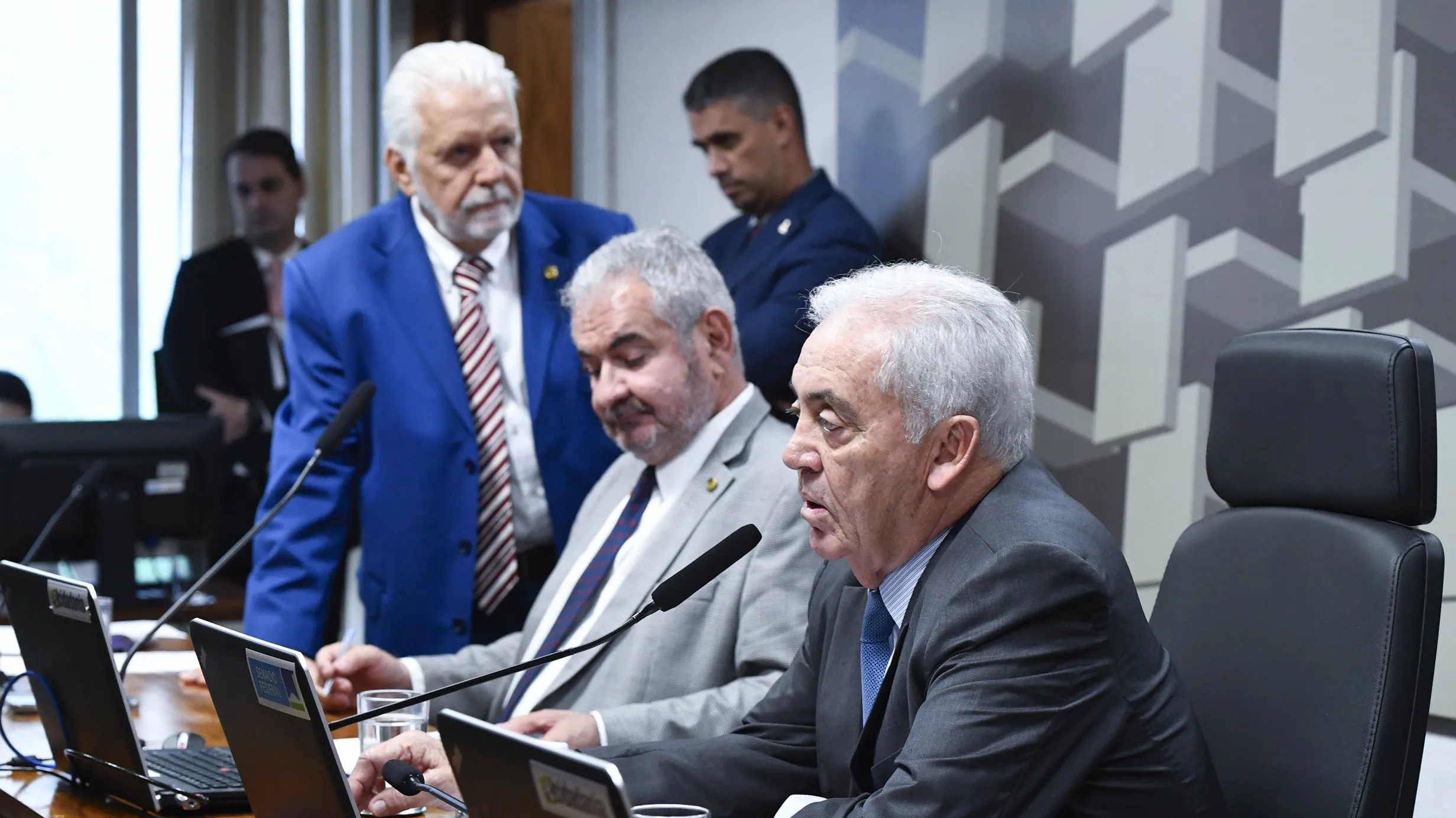 Senadores baianos indicam voto contra PEC da Blindagem no Senado