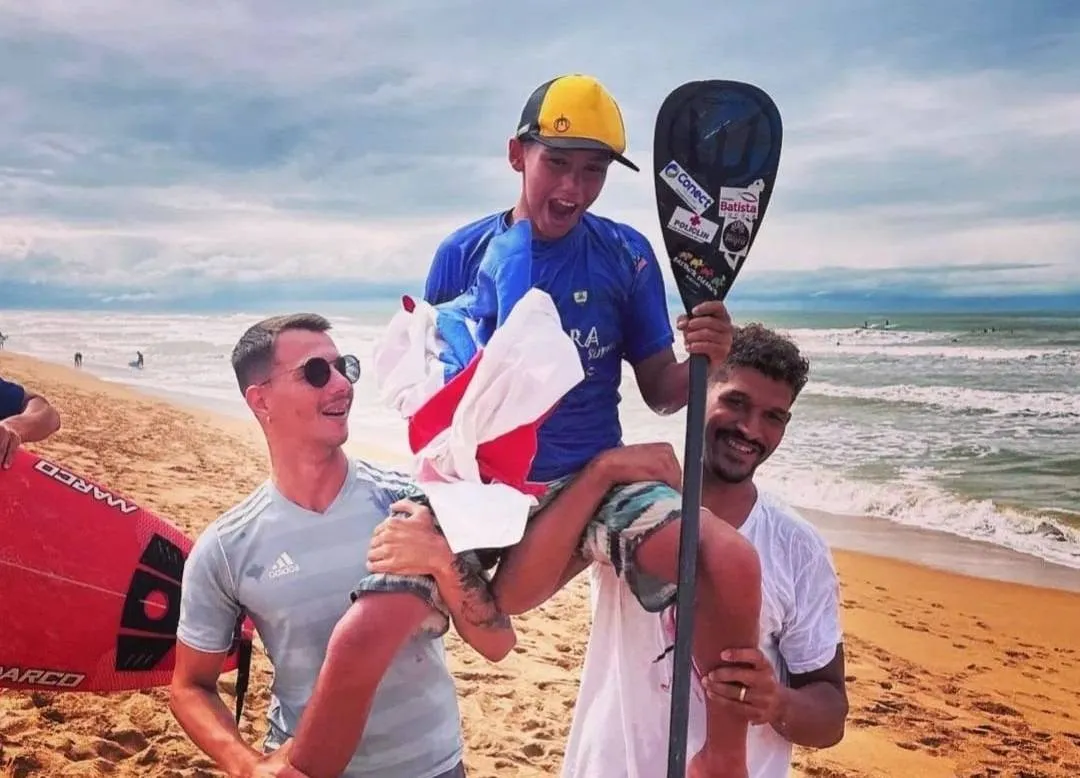 Surfista baiano de 12 anos conquista etapa do Circuito Brasileiro Sub-18