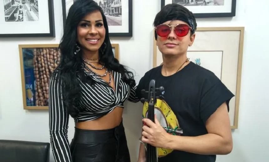 Vocalista da “DiRolex” esclarece suposta rixa com banda “A Vingadora”