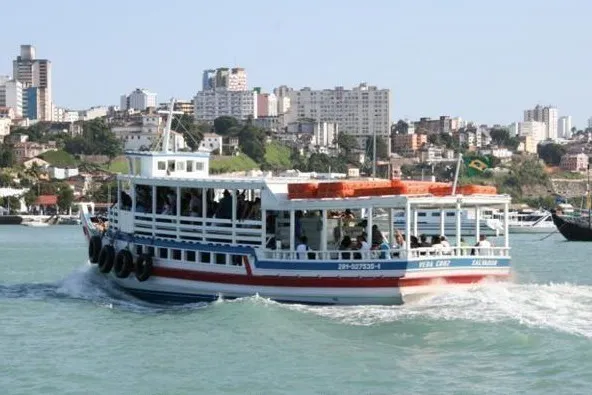 Travessia Salvador-Mar Grande tem parada rápida de uma hora nesta manhã