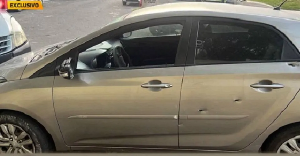 Com carro roubado, dupla troca tiros com PMs na Paralela e suspeito acaba morto