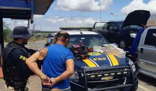 Mais de 50 Kg de drogas são encontradas dentro de carro guinchado em Jequié; suspeito é preso