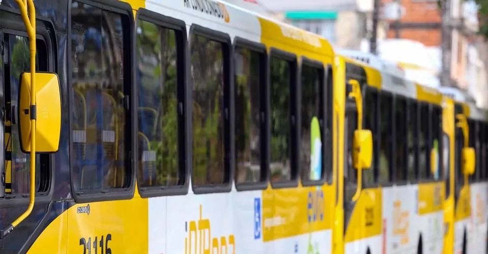 Após dias de confrontos e protestos, ônibus voltam a circular na região de Valéria