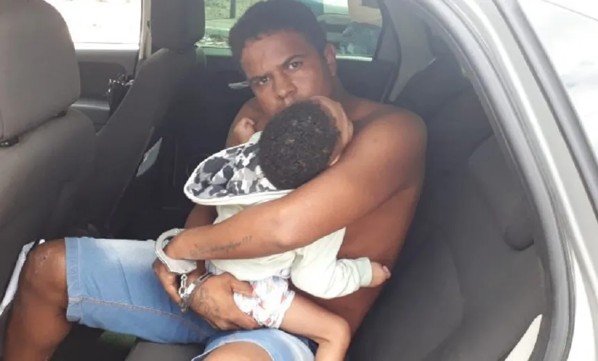 Homem faz criança de refém durante cumprimento de mandado em Feira de Santana