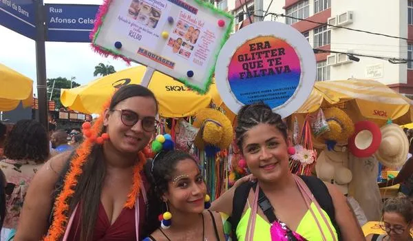 Você sabe o que fazem os ambulantes "diferentões" no Carnaval? Assista
