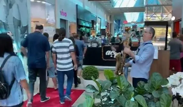 Shopping em Blumenau que reabriu com música e aglomerações é notificado pela Justiça