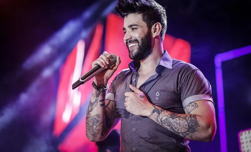 Artista de rua se emociona ao cantar com Gusttavo Lima; veja vídeo