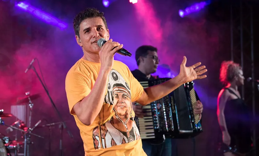 Del Feliz encerra temporada do Mercado Iaô Junino neste domingo