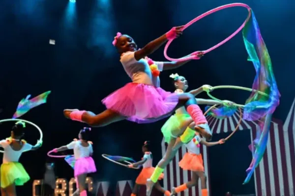 Vagas São Para Meninas Matriculadas Na Rede Pública De Ensino — Foto Jonas Faria Fotografias