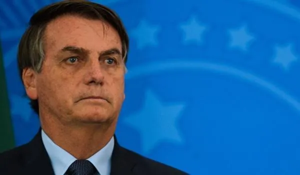 Bolsonaro defende lives de Gusttavo Lima e diz que artista foi atacado "injusta e covardemente"
