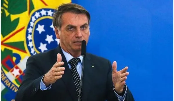 Maioria dos brasileiros isenta Bolsonaro de culpa por mortes na pandemia, segundo Datafolha