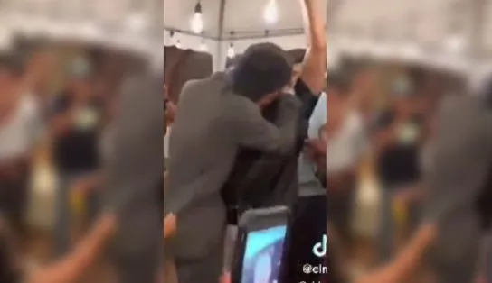O que está por trás da festa de casamento em que noivo beija outro homem?  