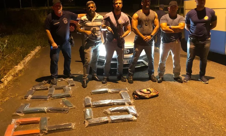 Viagem errada! Trio é preso com 30 quilos de maconha dentro de ônibus