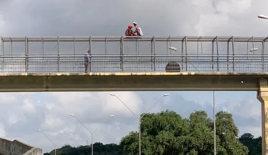 Pastor Sargento Isidório sobe em ponte e consegue convencer homem a não cometer suicídio; veja vídeo 