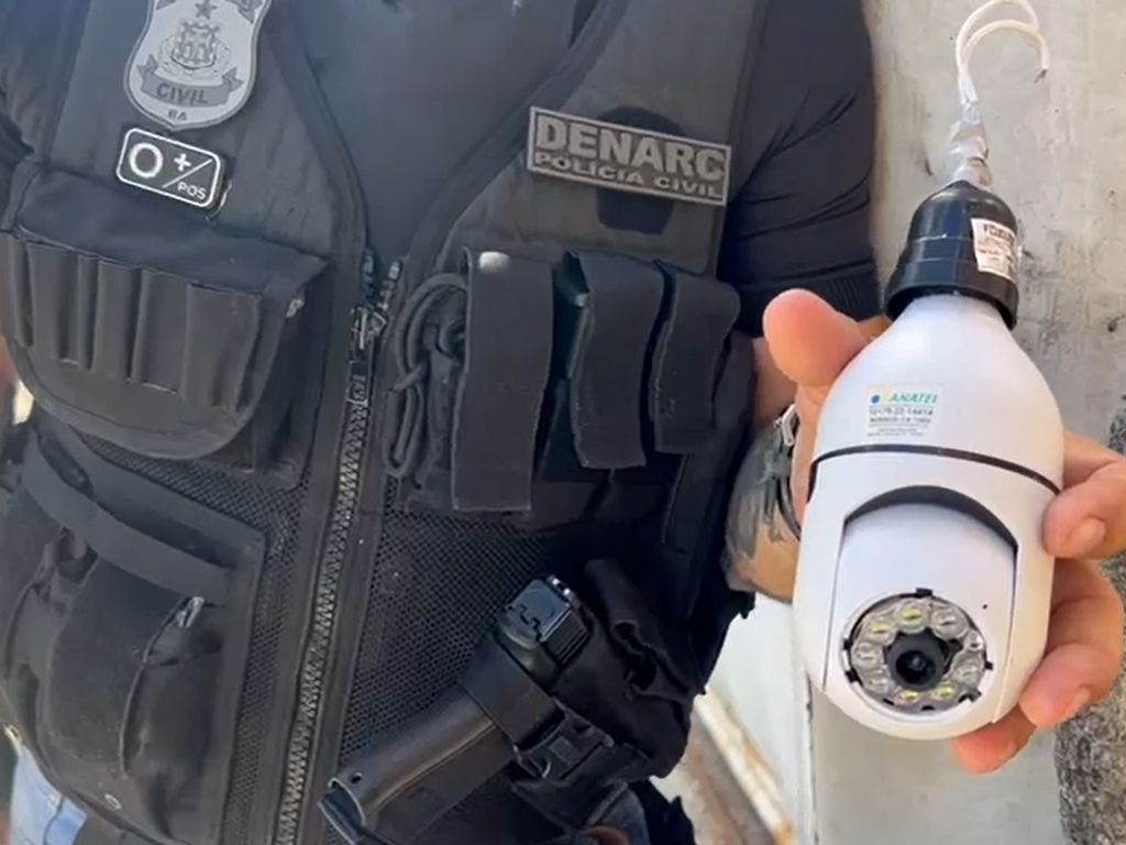 A câmera era usada para monitorar a ação da polícia no bairro. Foto: Divulgação/PC-BA
