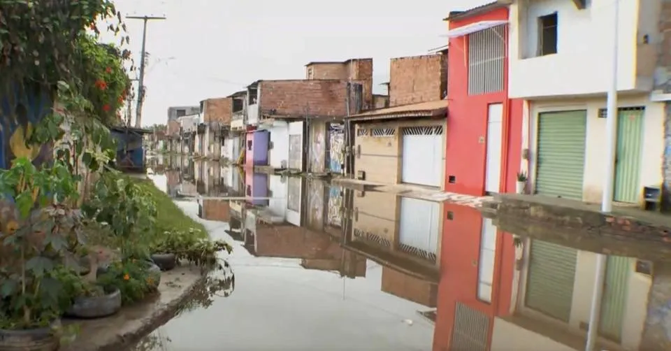 Moradores do Parque São Cristóvão seguem ilhados com alagamento no bairro