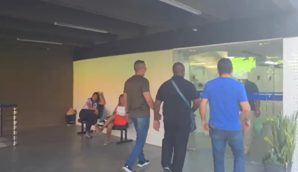 Polícia identifica ex-PM preso em shopping de Guarajuba por homicídio; homem foi condenado a 13 anos 