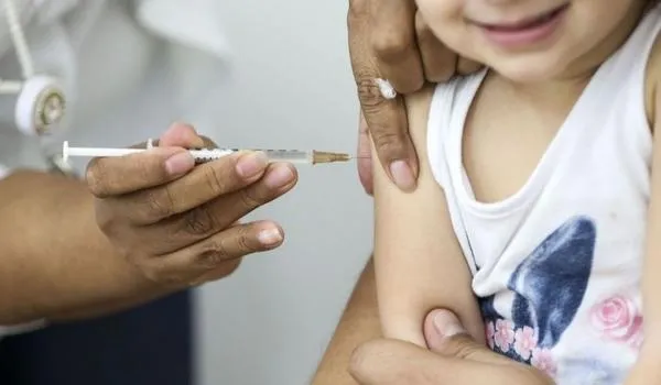 Covid-19: estudo aponta que crianças têm carga viral superior a verificada em adultos na UTI; "não são poupadas"  
