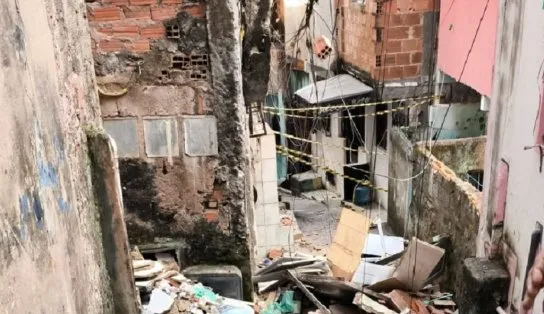 Marquise de imóvel desaba no bairro de Brotas em Salvador
